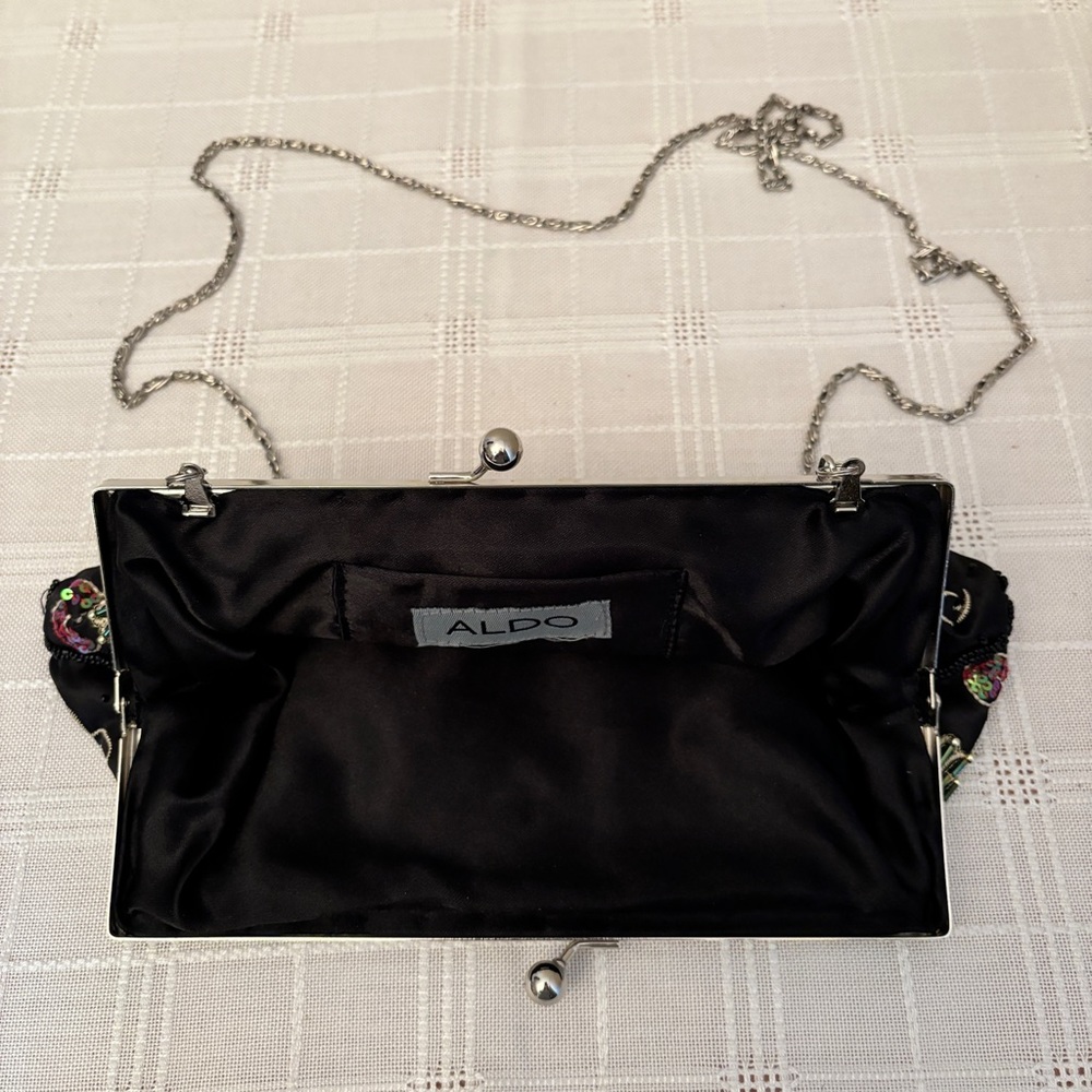 *SOLD* Vintage 90s ALDO Beaded and Sequin Clutch - Picture 5 of 8